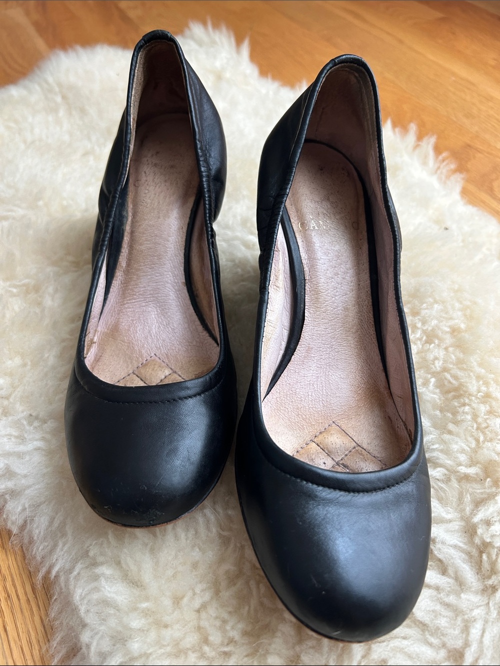Vince Camuto 7.5 Black Round-Toe wedge leather pumps high quality soft leather
